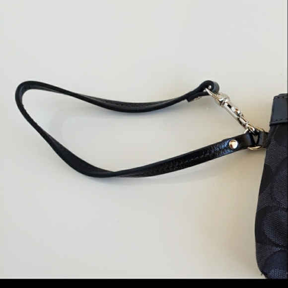 Coach wrislet wallet - Picture 3 of 12